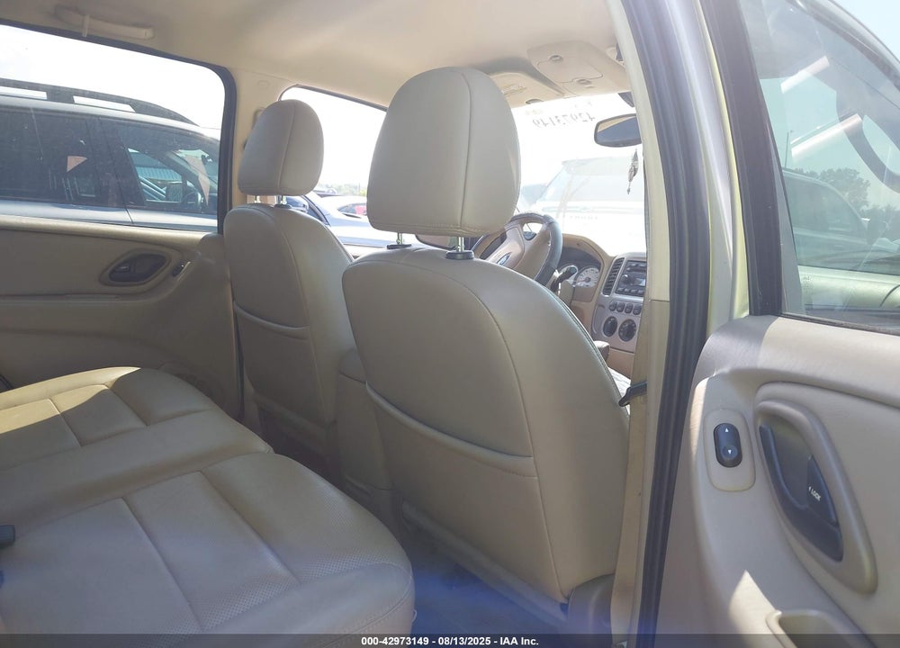 2005 FORD ESCAPE LIMITED VIN: 1FMYU04105KA82832