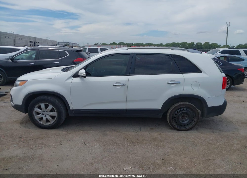 2011 KIA SORENTO VIN: 5XYKU3A13BG008211
