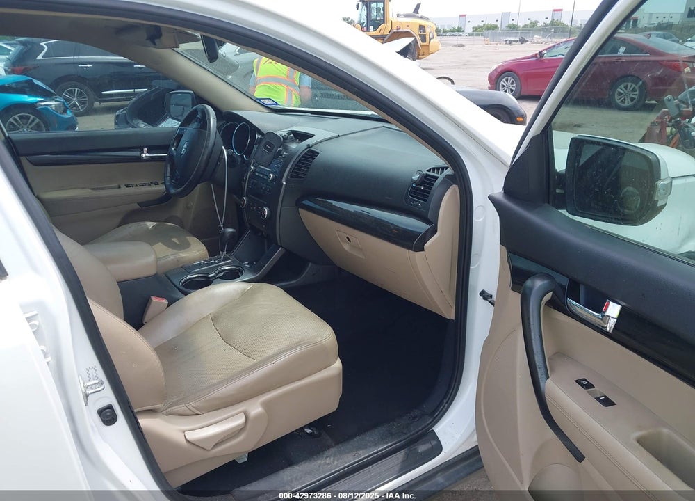 2011 KIA SORENTO VIN: 5XYKU3A13BG008211
