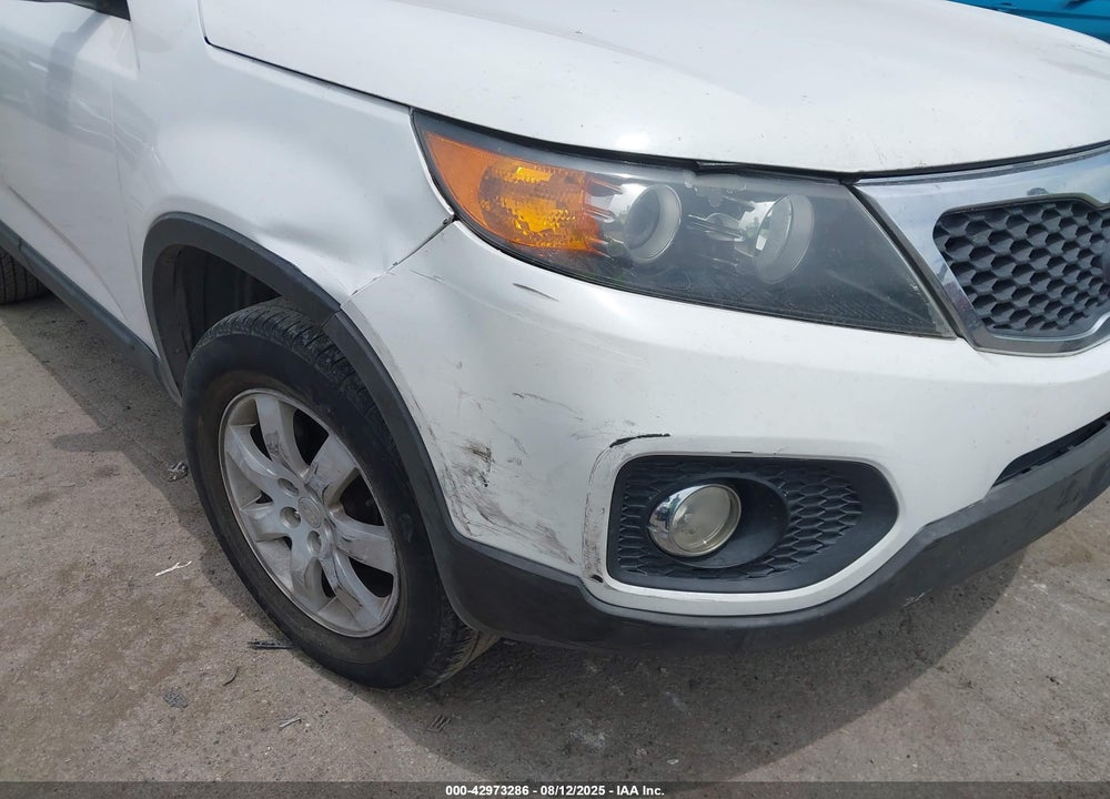 2011 KIA SORENTO VIN: 5XYKU3A13BG008211