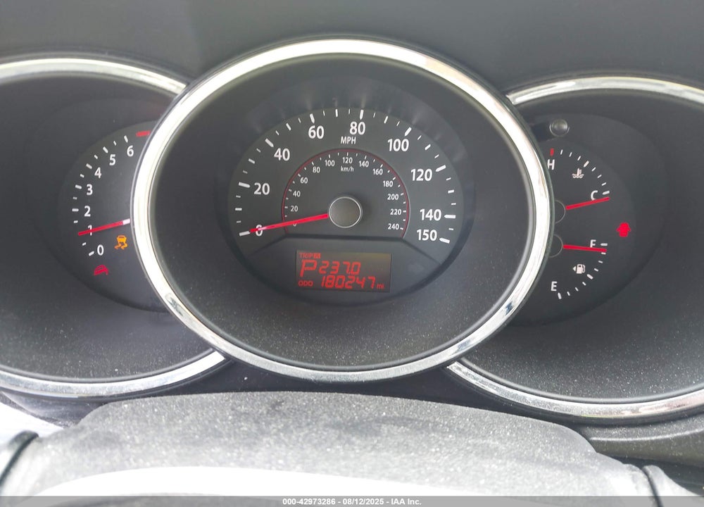 2011 KIA SORENTO VIN: 5XYKU3A13BG008211
