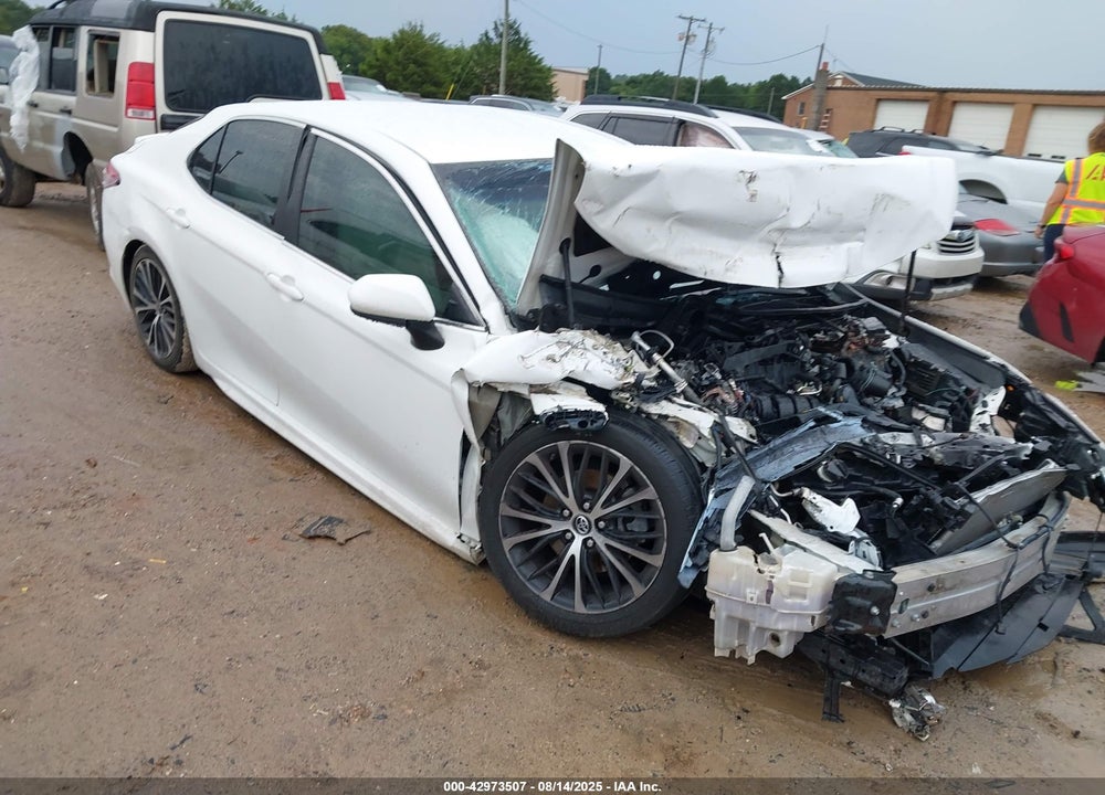 2018 TOYOTA CAMRY SE VIN: 4T1B11HK2JU609873