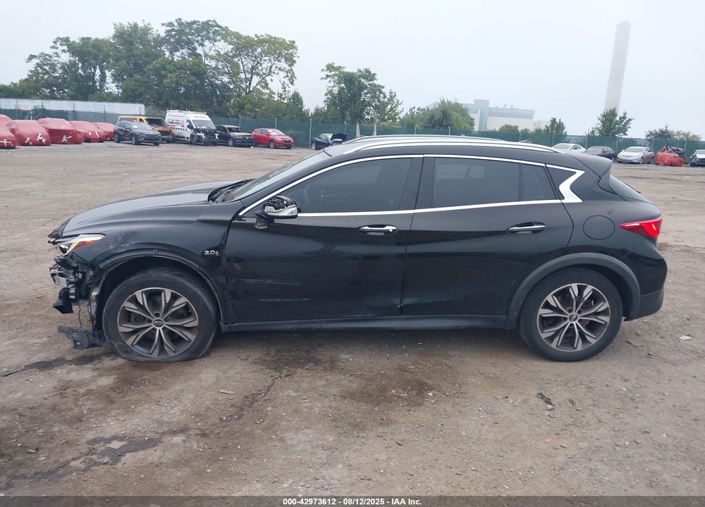 2017 INFINITI QX30 VIN: SJKCH5CR3HA035454