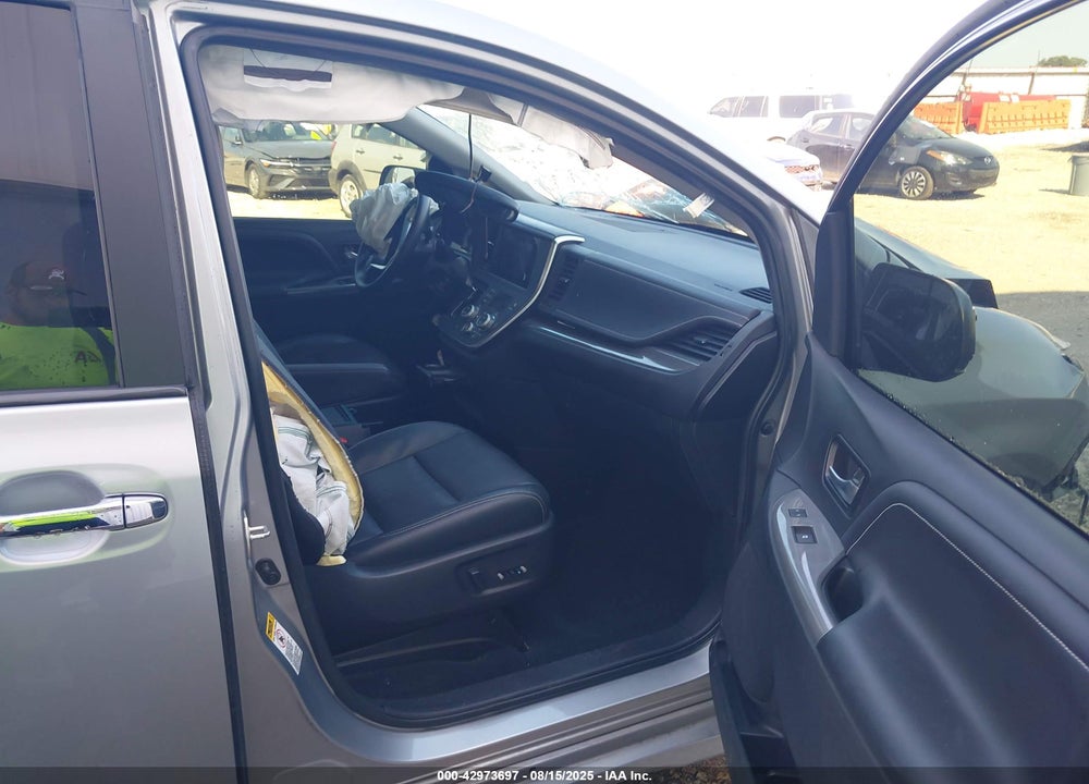 2015 TOYOTA SIENNA SE 8 PASSENGER VIN: 5TDXK3DC4FS603294