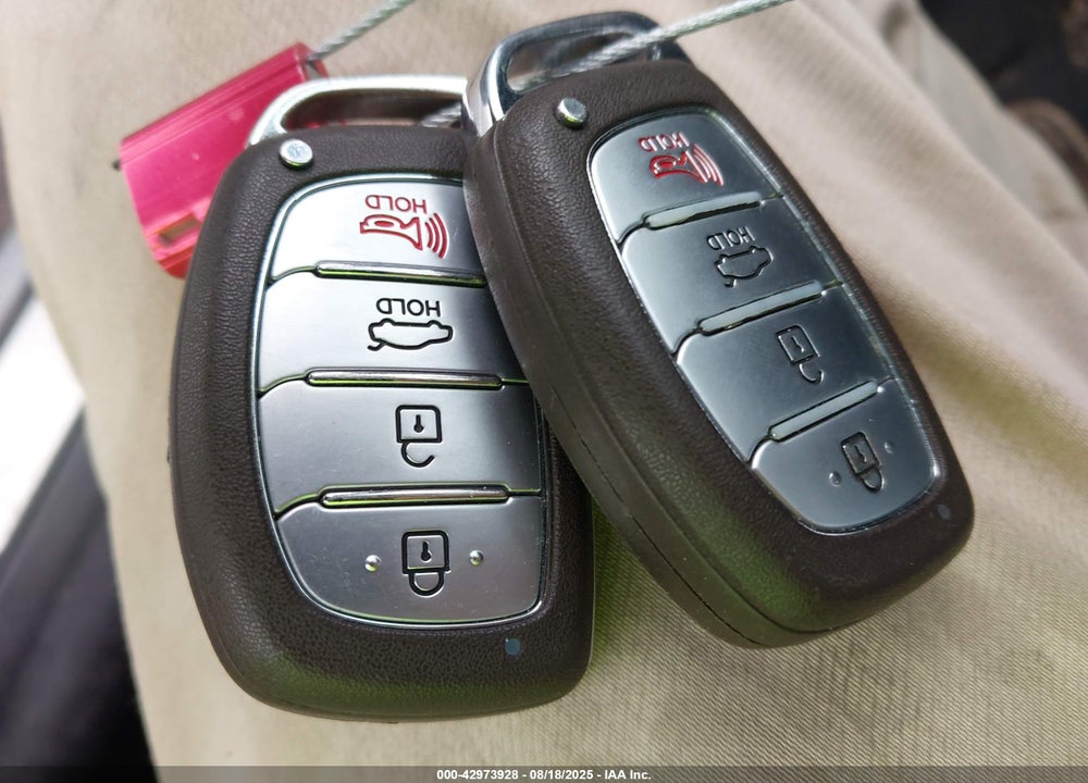 2014 HYUNDAI ELANTRA VIN: KMHDH4AH6EU085203