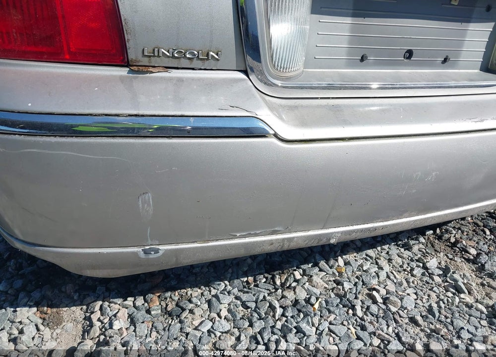 2003 LINCOLN TOWN CAR EXECUTIVE VIN: 1LNHM81W23Y669879