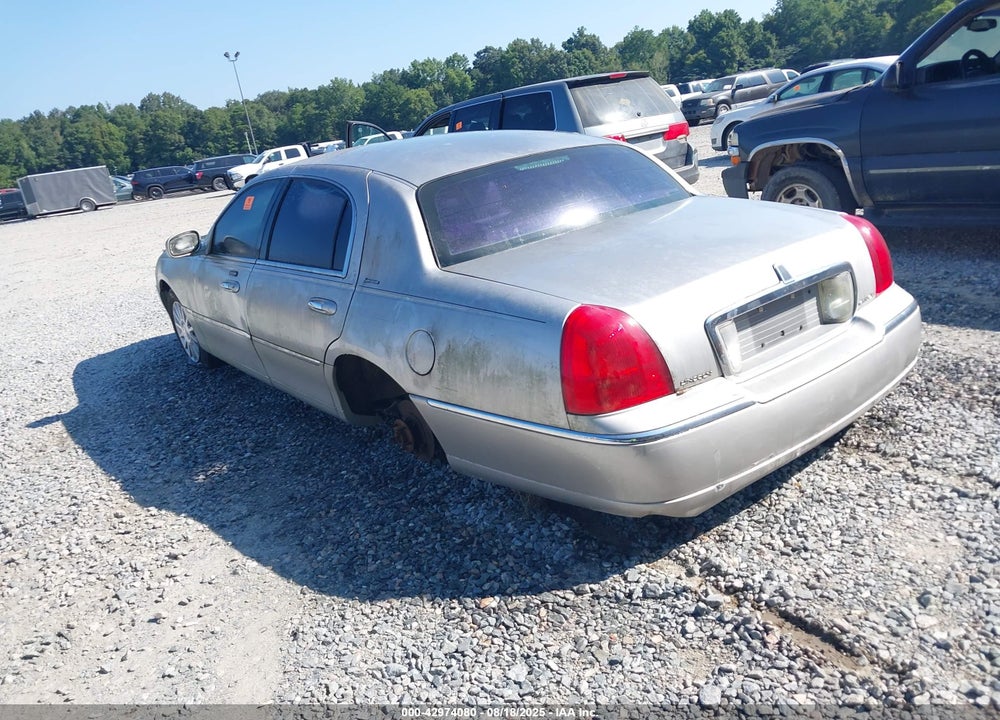 2003 LINCOLN TOWN CAR EXECUTIVE VIN: 1LNHM81W23Y669879