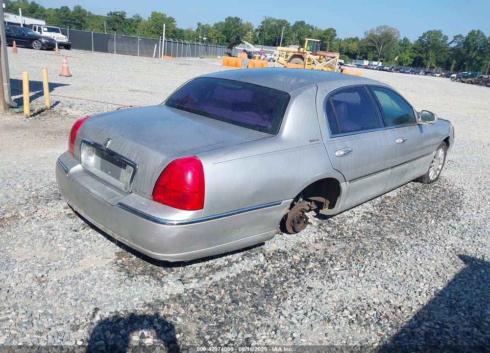 2003 LINCOLN TOWN CAR EXECUTIVE VIN: 1LNHM81W23Y669879