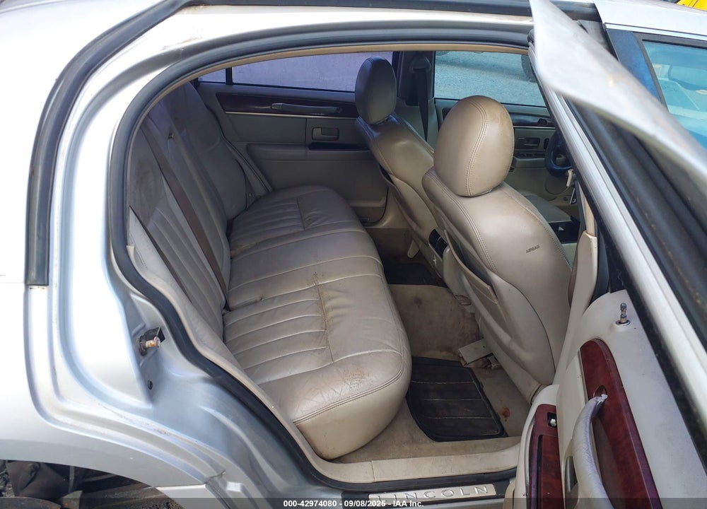 2003 LINCOLN TOWN CAR EXECUTIVE VIN: 1LNHM81W23Y669879