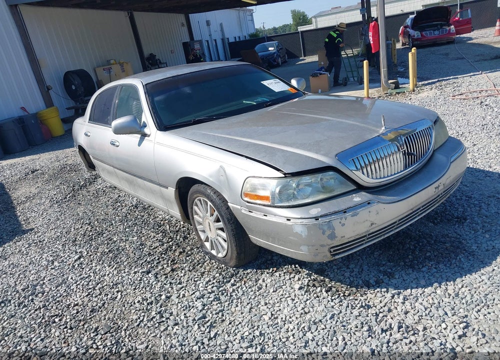 2003 LINCOLN TOWN CAR EXECUTIVE VIN: 1LNHM81W23Y669879
