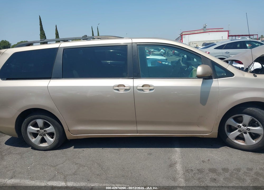 2011 TOYOTA SIENNA LE V6 VIN: 5TDKK3DC6BS153801