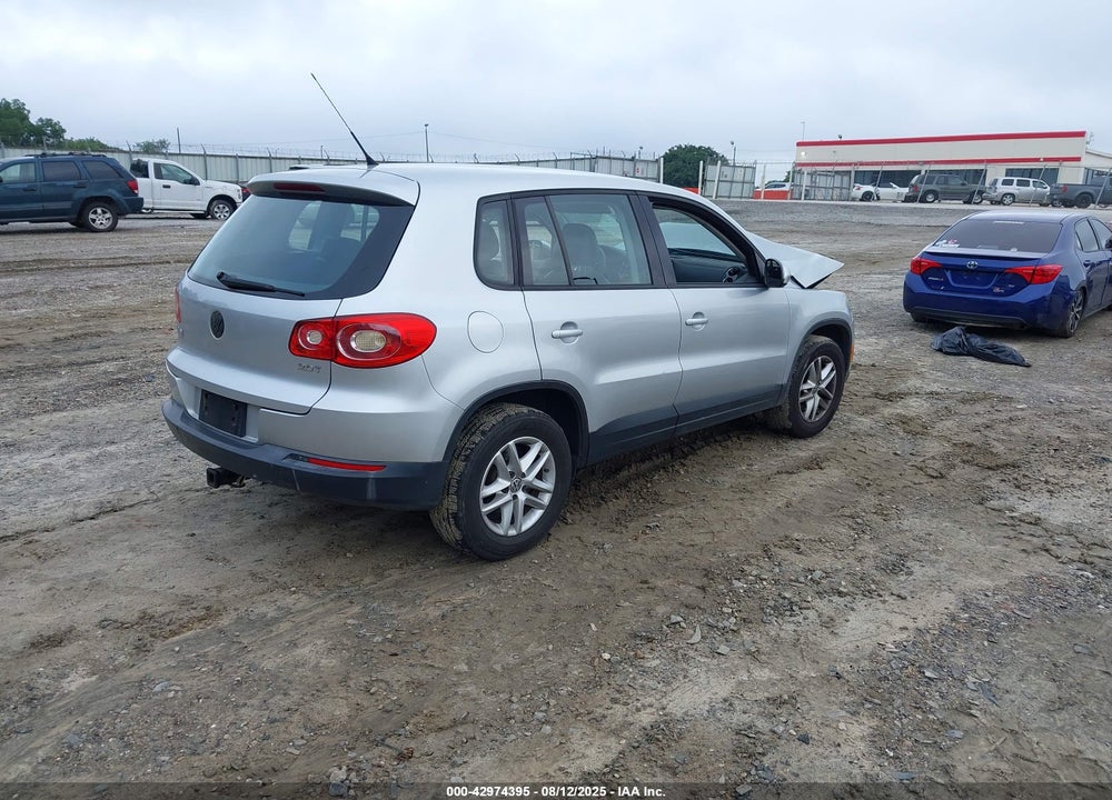 2011 VOLKSWAGEN TIGUAN VIN: WVGAV7AX0BW524254