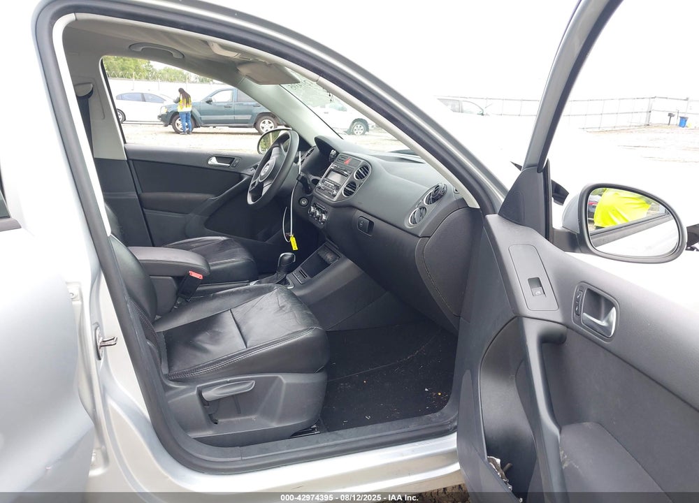 2011 VOLKSWAGEN TIGUAN VIN: WVGAV7AX0BW524254
