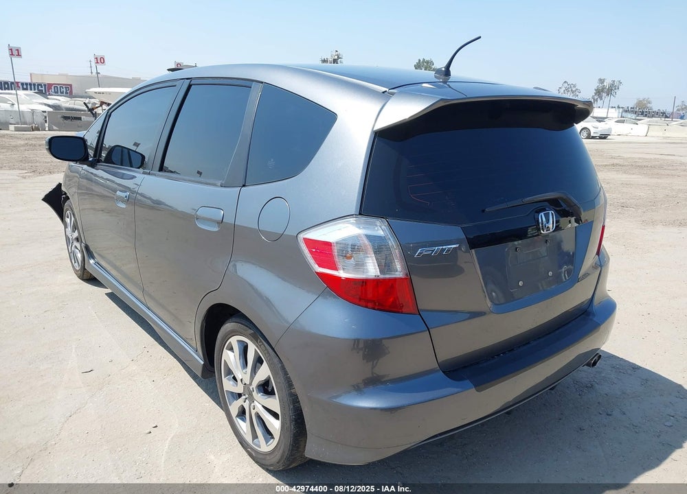 2013 HONDA FIT VIN: JHMGE8H52DC007470