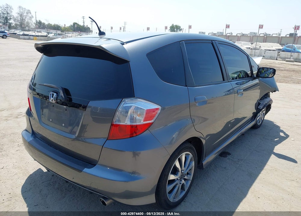 2013 HONDA FIT VIN: JHMGE8H52DC007470
