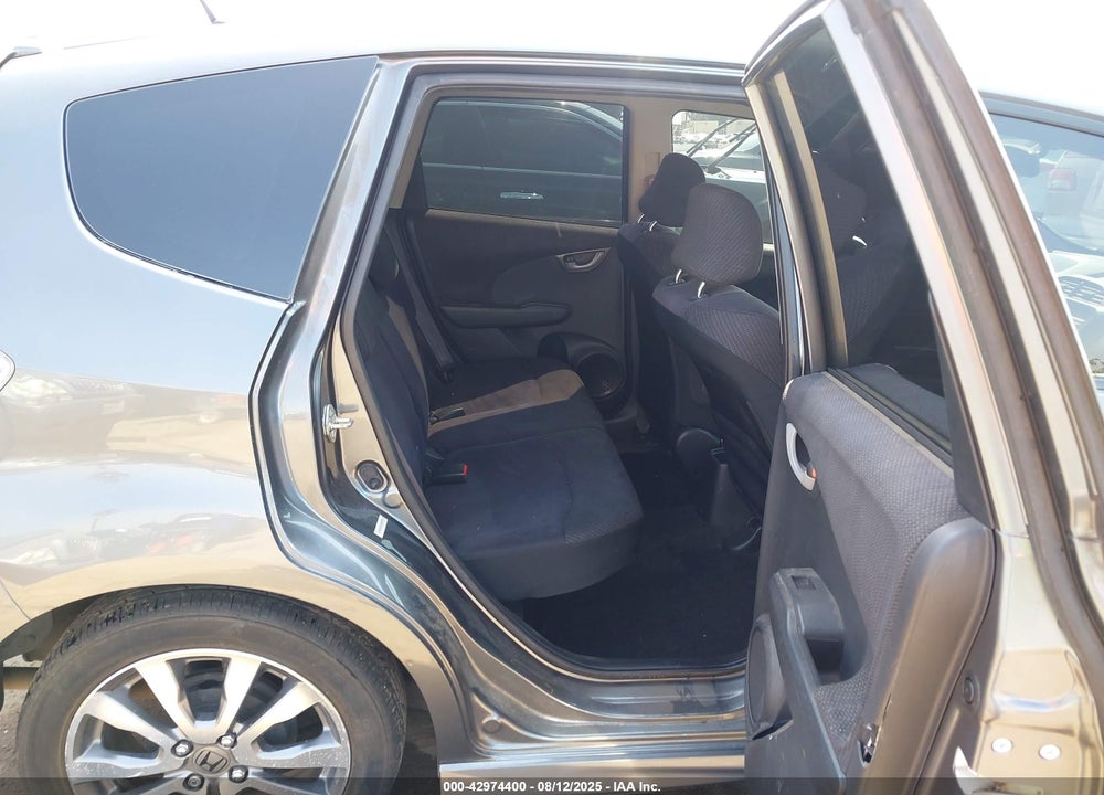 2013 HONDA FIT VIN: JHMGE8H52DC007470