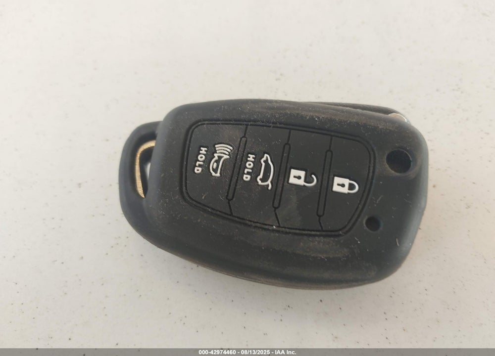 2017 HYUNDAI SANTA FE VIN: 5NMZTDLB2HH011581