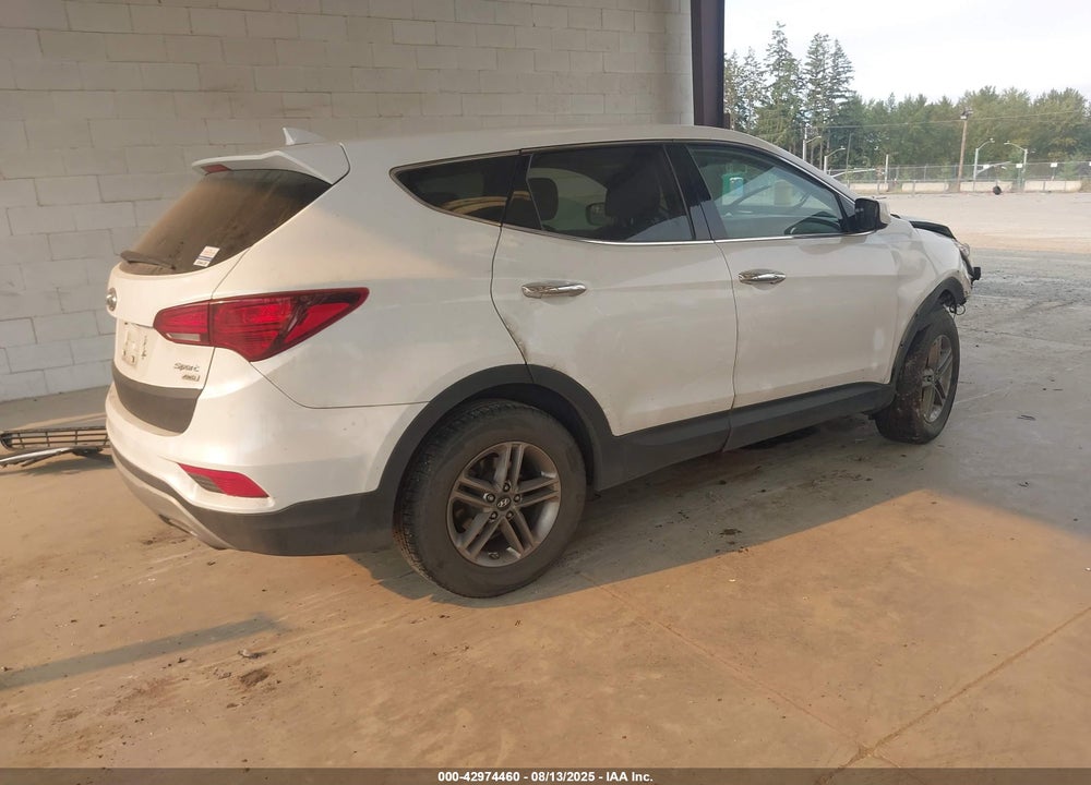 2017 HYUNDAI SANTA FE VIN: 5NMZTDLB2HH011581