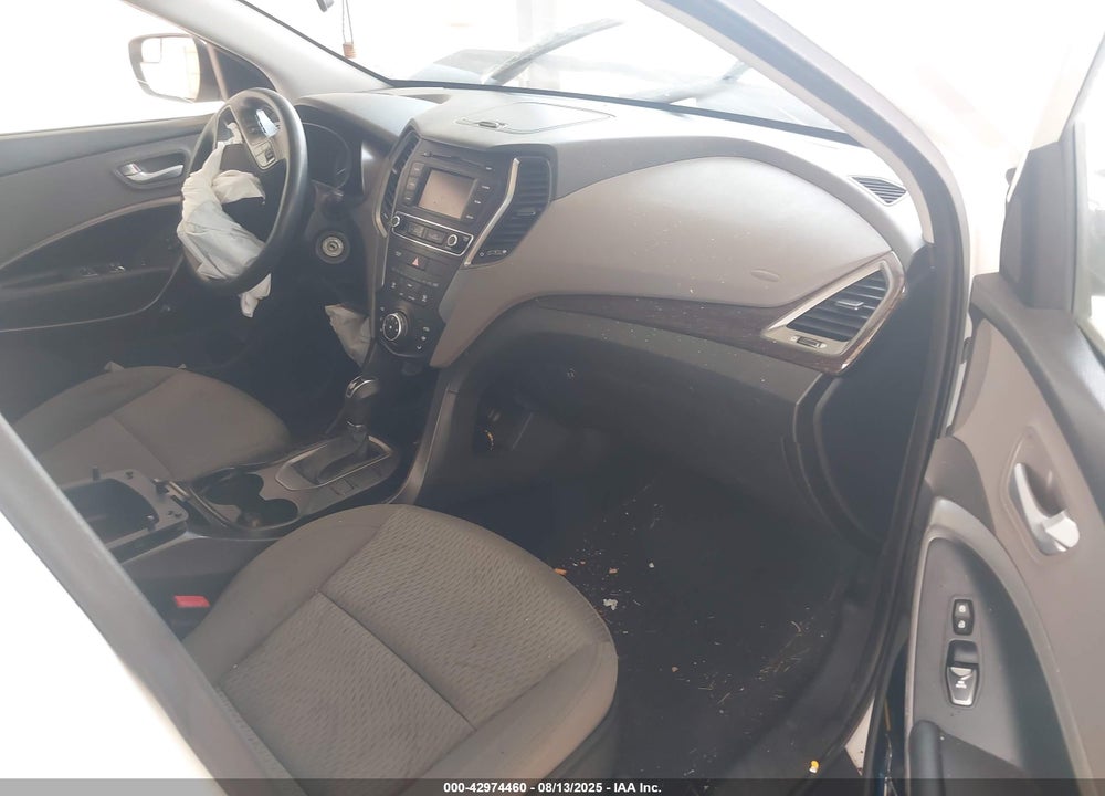 2017 HYUNDAI SANTA FE VIN: 5NMZTDLB2HH011581