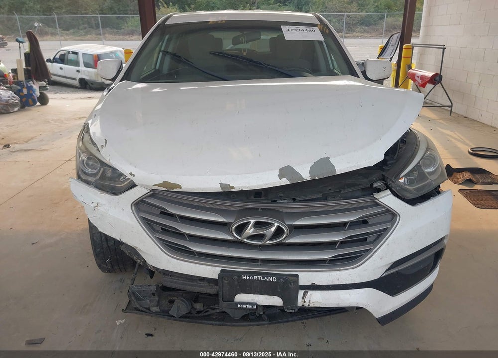 2017 HYUNDAI SANTA FE VIN: 5NMZTDLB2HH011581