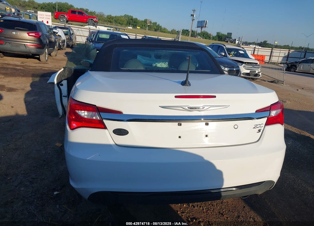 2014 CHRYSLER 200 VIN: 1C3BCBGG8EN153609