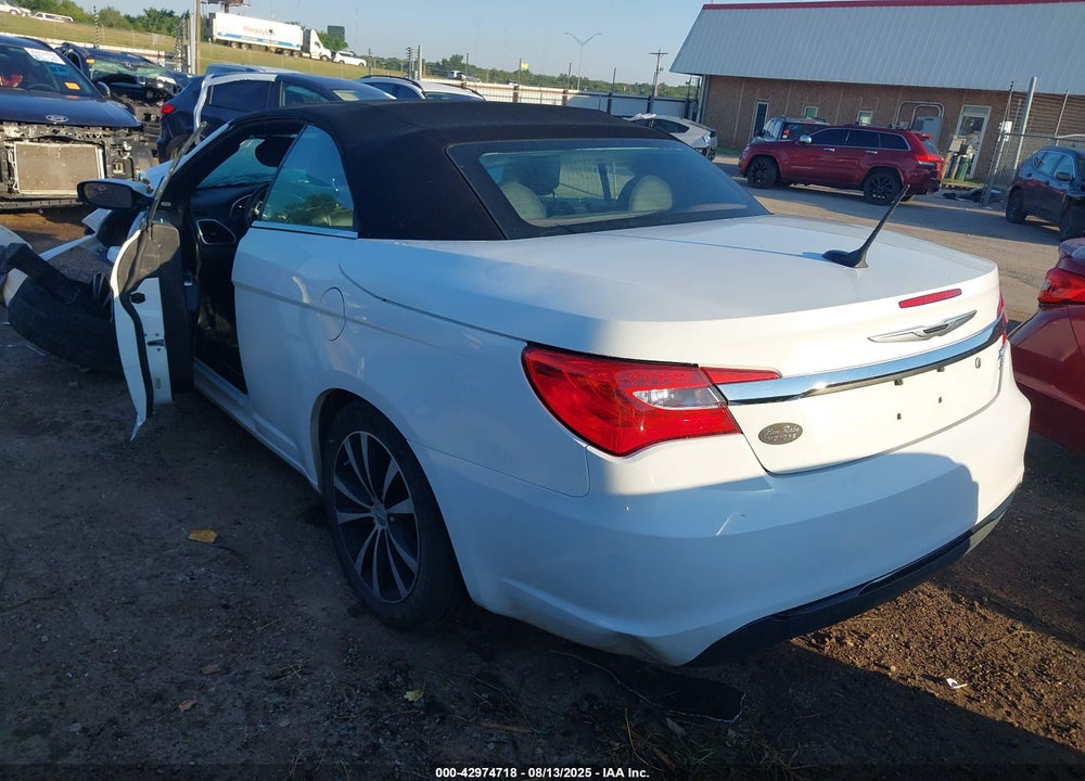 2014 CHRYSLER 200 VIN: 1C3BCBGG8EN153609