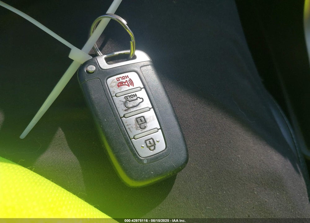 2014 HYUNDAI ELANTRA VIN: KMHD35LH0EU203246