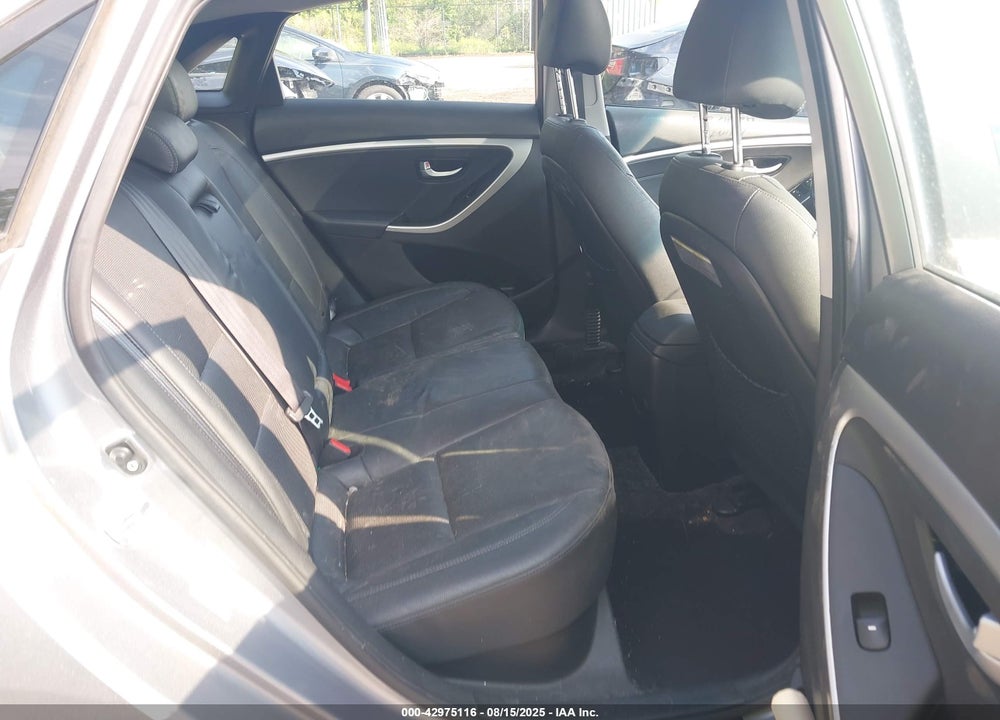 2014 HYUNDAI ELANTRA VIN: KMHD35LH0EU203246