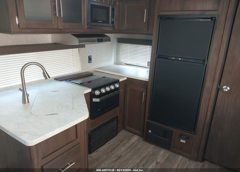 2019 CHEROKEE GREY WOLF 274RK VIN: 4X4TCKC24KX137122