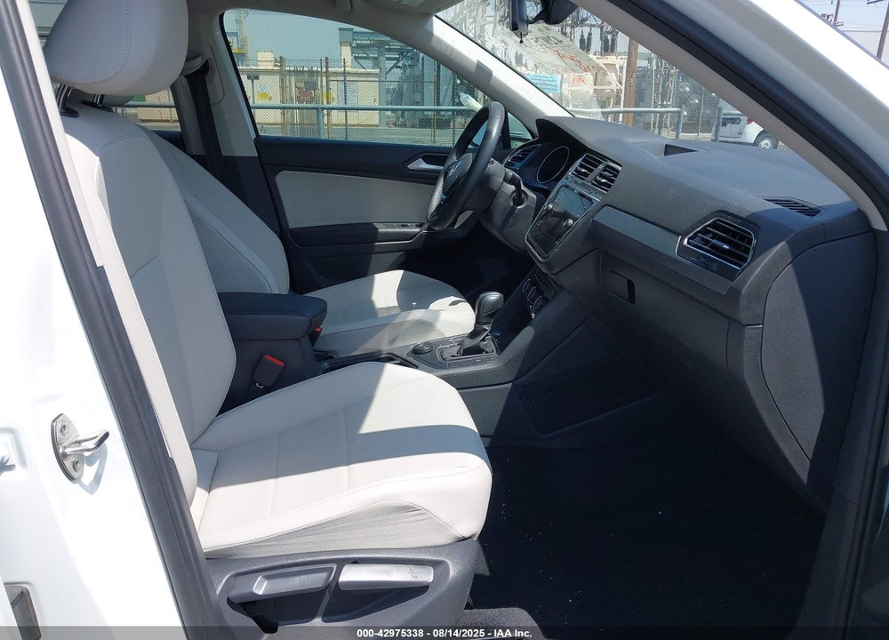 2020 VOLKSWAGEN TIGUAN VIN: 3VV2B7AX1LM101851