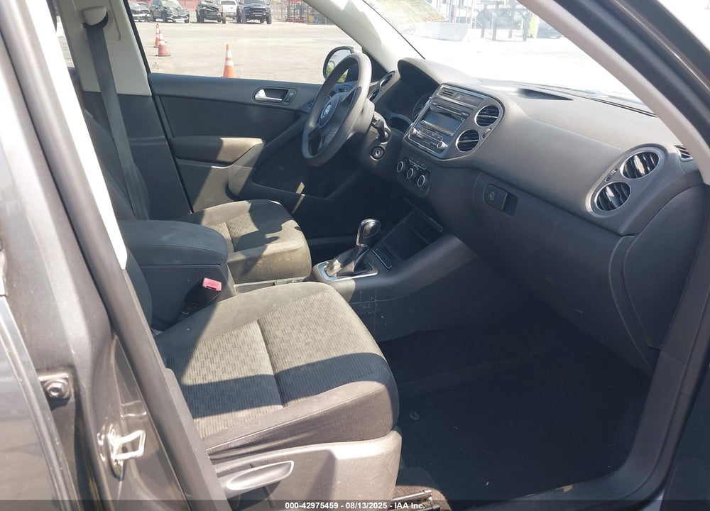 2012 VOLKSWAGEN TIGUAN VIN: WVGAV7AX2CW004073