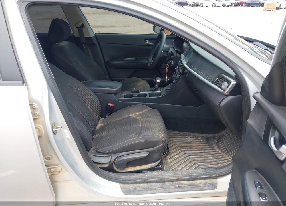 2019 KIA OPTIMA VIN: 5XXGT4L36KG347871