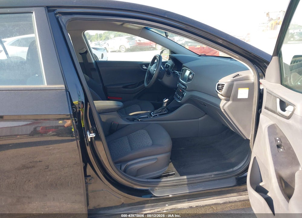2018 HYUNDAI IONIQ HYBRID VIN: KMHC65LC3JU092029