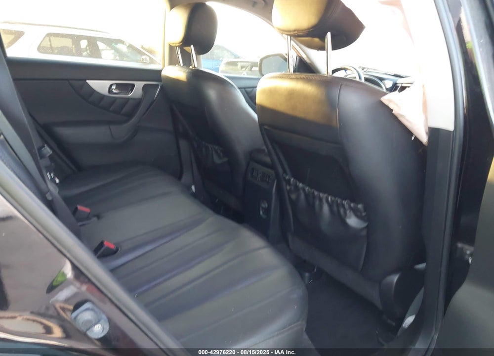 2015 INFINITI QX70 VIN: JN8CS1MW0FM482437