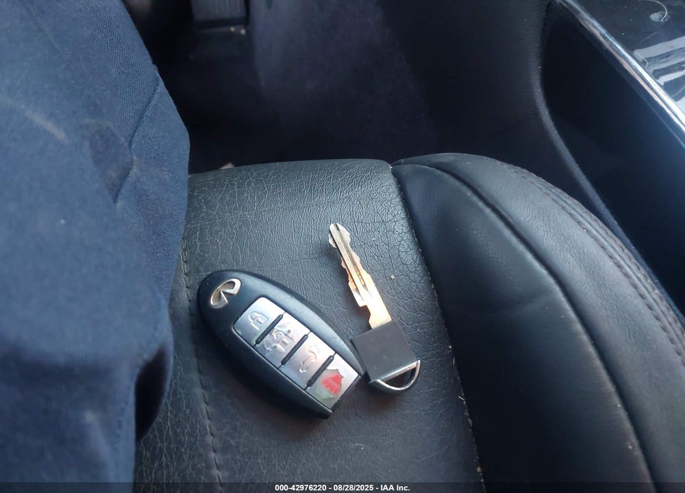 2015 INFINITI QX70 VIN: JN8CS1MW0FM482437