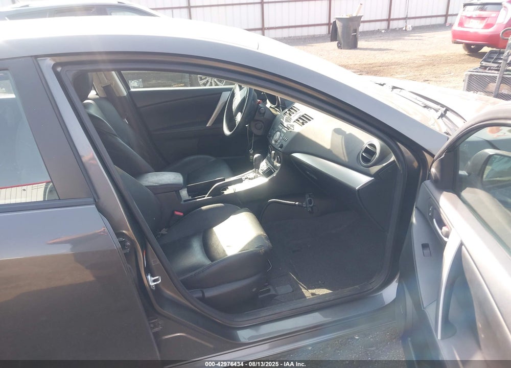 2011 MAZDA 3 VIN: JM1BL1M64B1495871