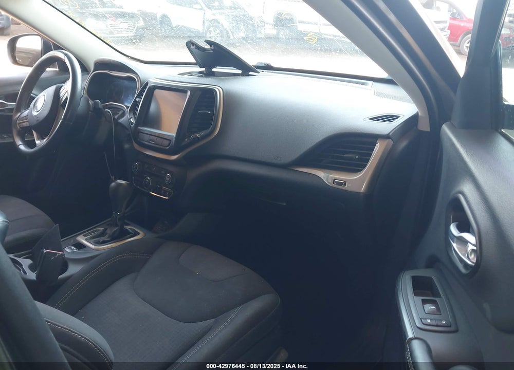 2015 JEEP CHEROKEE VIN: 1C4PJLCB1FW539596