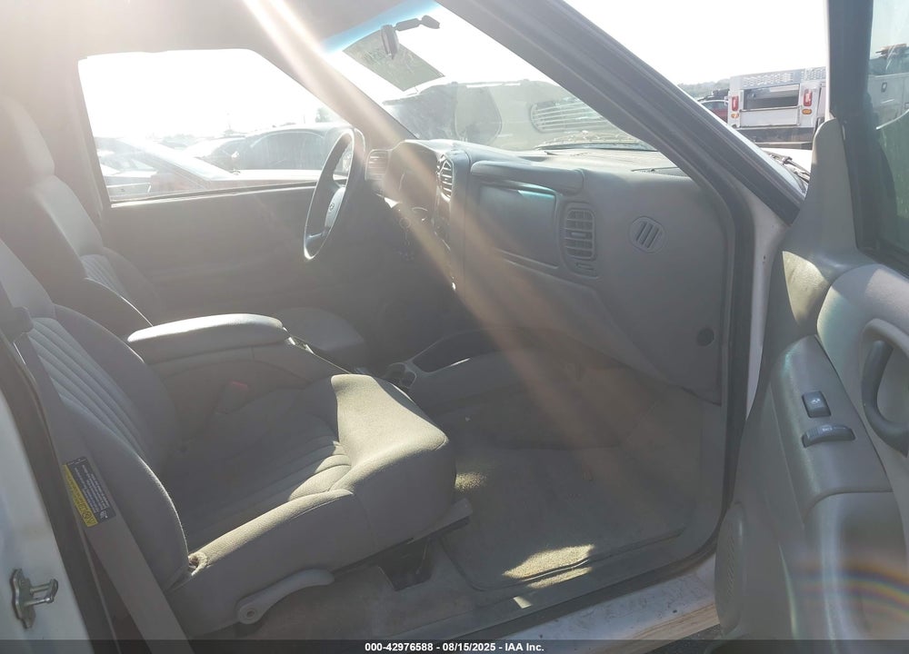 2004 CHEVROLET BLAZER LS VIN: 1GNDT13X24K152628