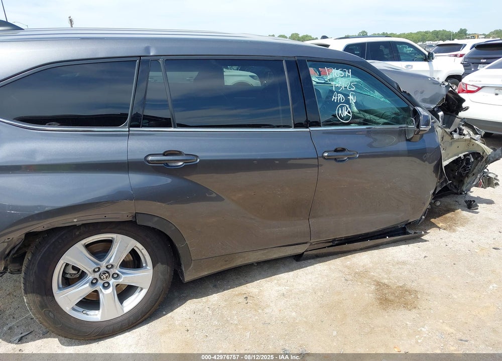 2022 TOYOTA HIGHLANDER LE VIN: 5TDBZRBH6NS578341