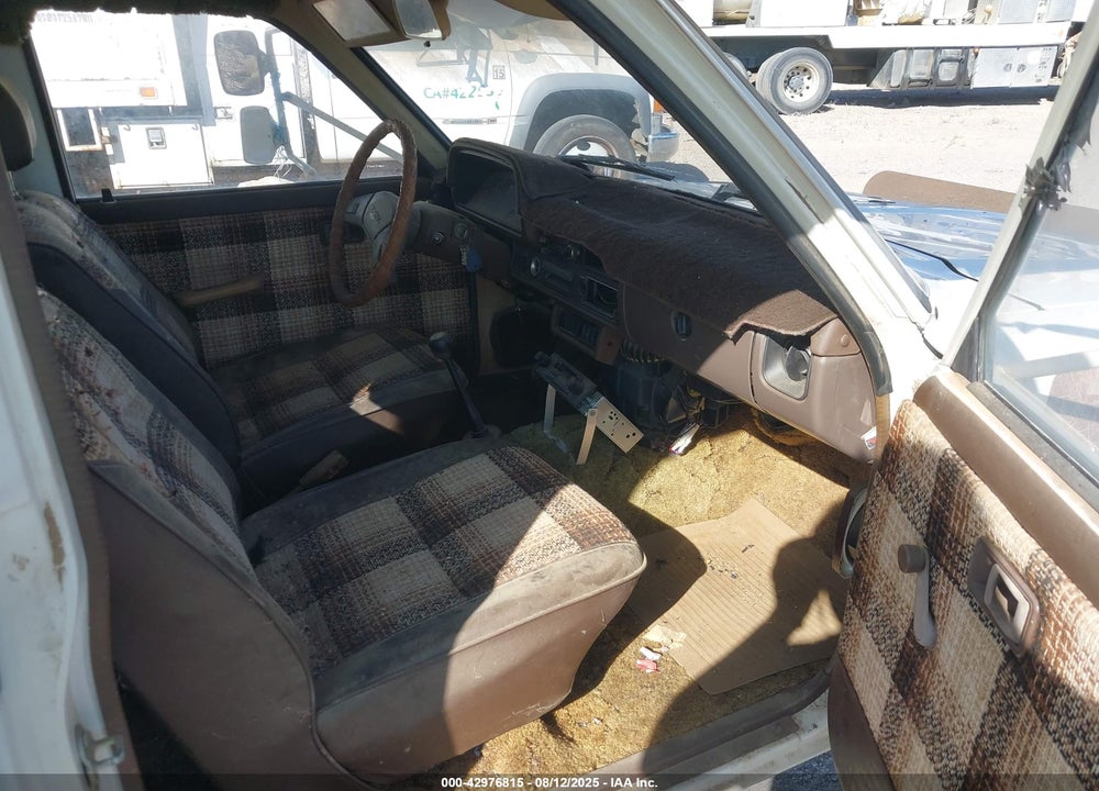 1982 TOYOTA PICKUP / CAB CHASSIS 1/2 TON DLX VIN: JT5RN44D2C0084884