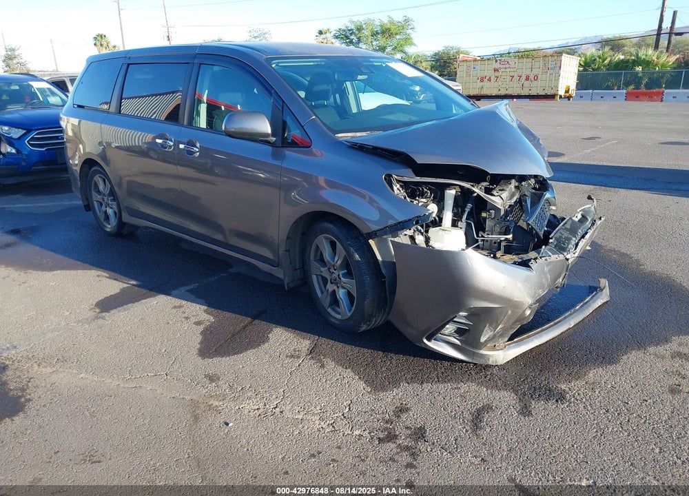 2018 TOYOTA SIENNA SE 8 PASSENGER/SE PREMIUM 8 PASSENGER VIN: 5TDXZ3DC2JS932029