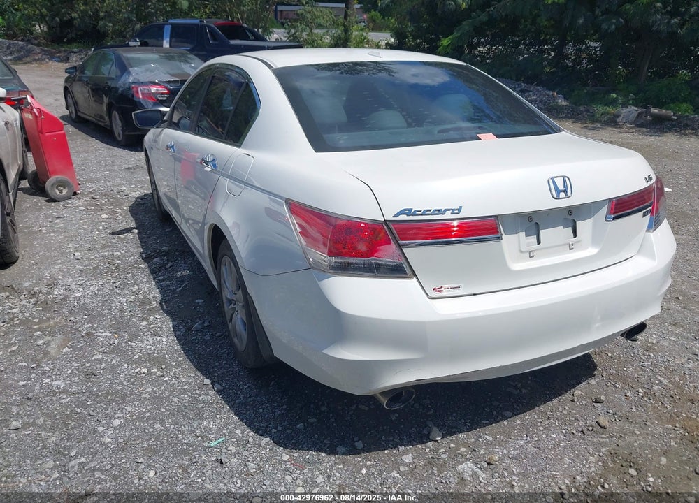 2011 HONDA ACCORD VIN: 1HGCP3F85BA031055