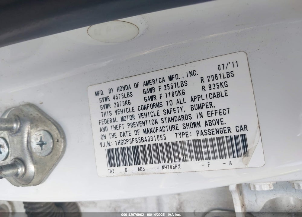 2011 HONDA ACCORD VIN: 1HGCP3F85BA031055