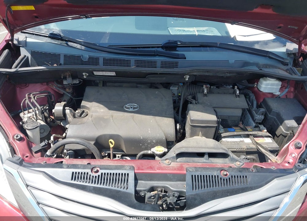 2013 TOYOTA SIENNA XLE V6 8 PASSENGER VIN: 5TDYK3DC4DS386055