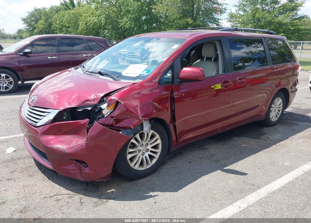 2013 TOYOTA SIENNA XLE V6 8 PASSENGER VIN: 5TDYK3DC4DS386055