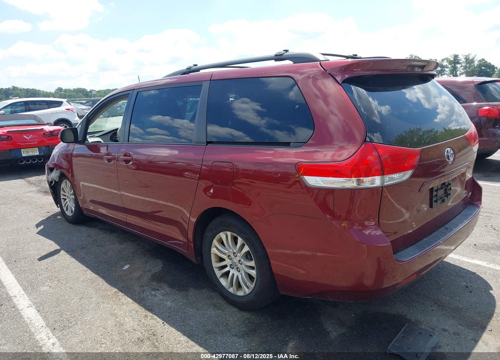 2013 TOYOTA SIENNA XLE V6 8 PASSENGER VIN: 5TDYK3DC4DS386055