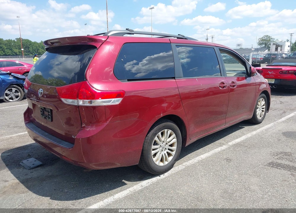 2013 TOYOTA SIENNA XLE V6 8 PASSENGER VIN: 5TDYK3DC4DS386055