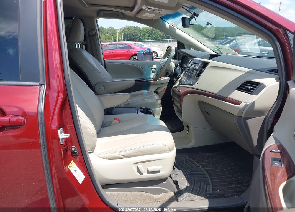2013 TOYOTA SIENNA XLE V6 8 PASSENGER VIN: 5TDYK3DC4DS386055