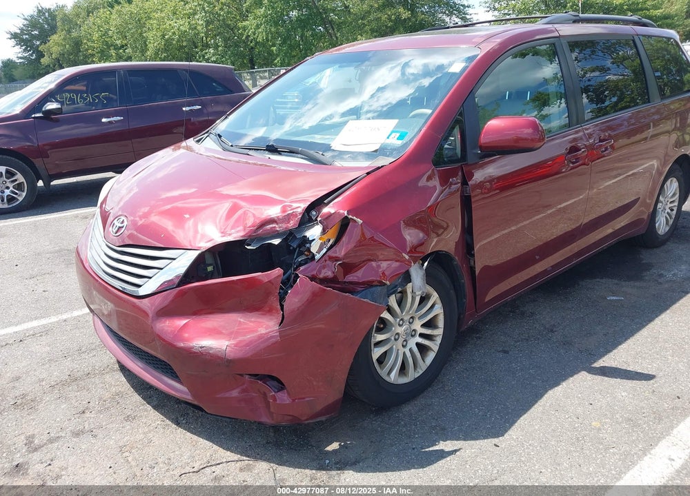 2013 TOYOTA SIENNA XLE V6 8 PASSENGER VIN: 5TDYK3DC4DS386055