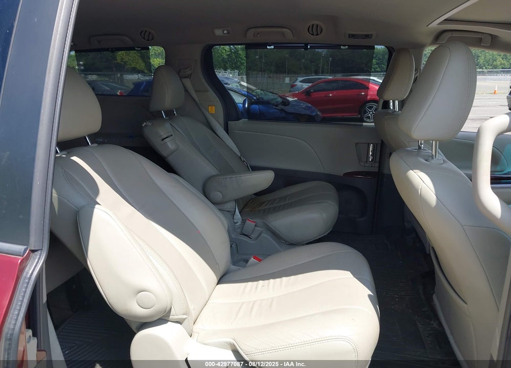 2013 TOYOTA SIENNA XLE V6 8 PASSENGER VIN: 5TDYK3DC4DS386055